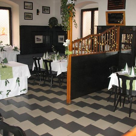 Hotel Kovarna Дечин Экстерьер фото