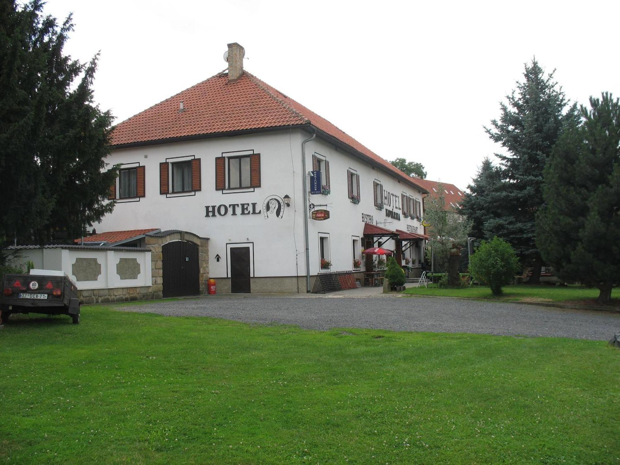 Hotel Kovarna Дечин Экстерьер фото