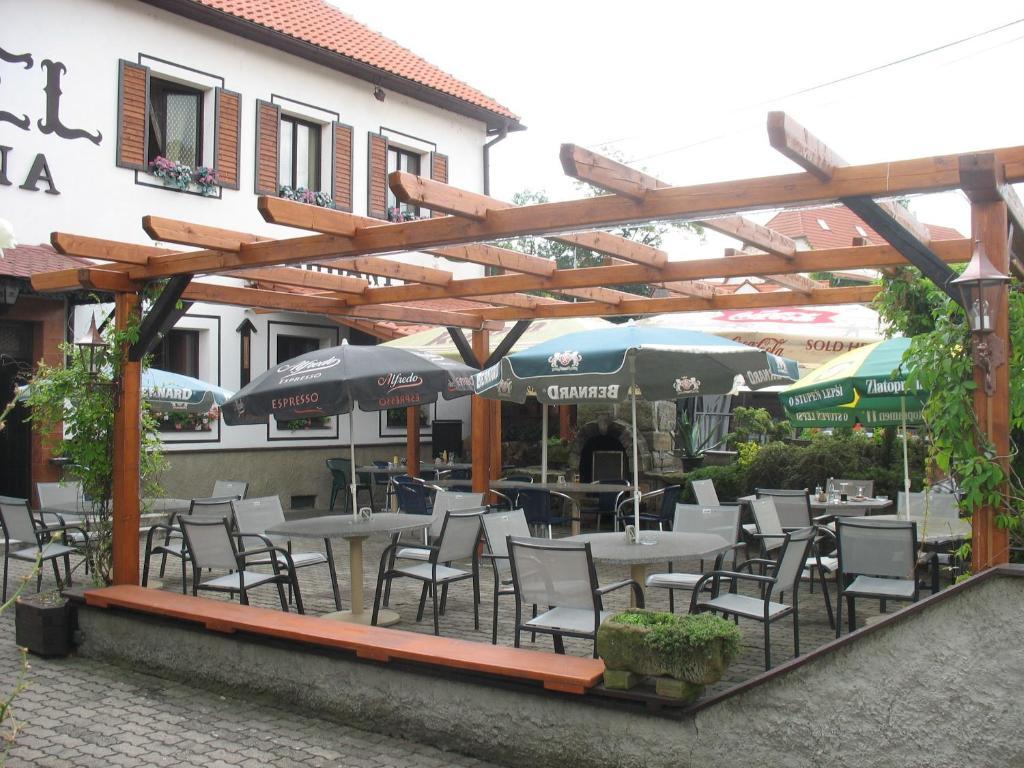 Hotel Kovarna Дечин Экстерьер фото