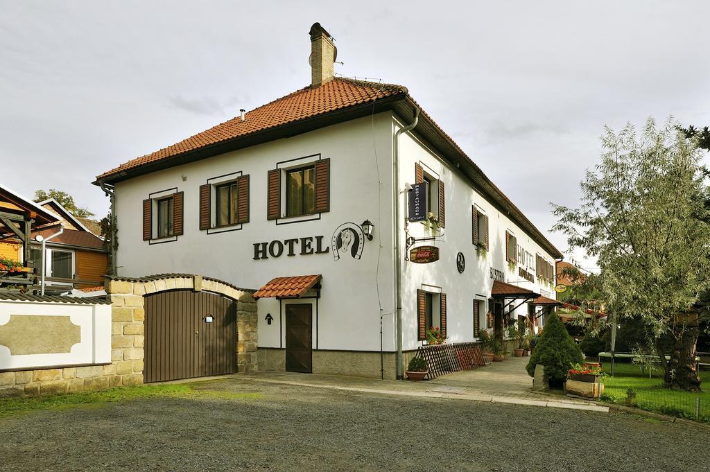 Hotel Kovarna Дечин Экстерьер фото