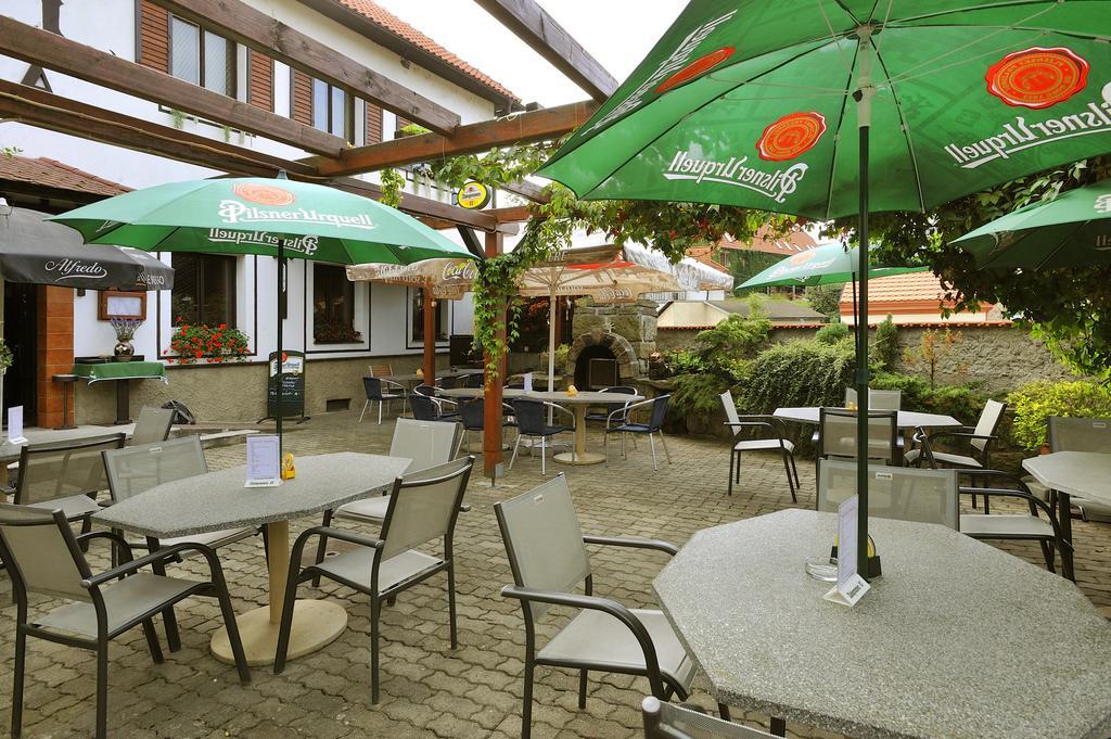 Hotel Kovarna Дечин Экстерьер фото