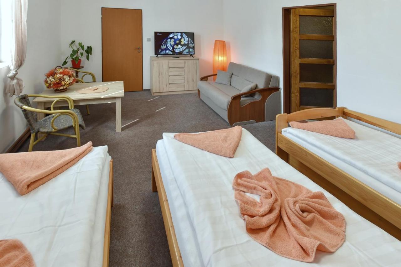 Hotel Kovarna Дечин Экстерьер фото
